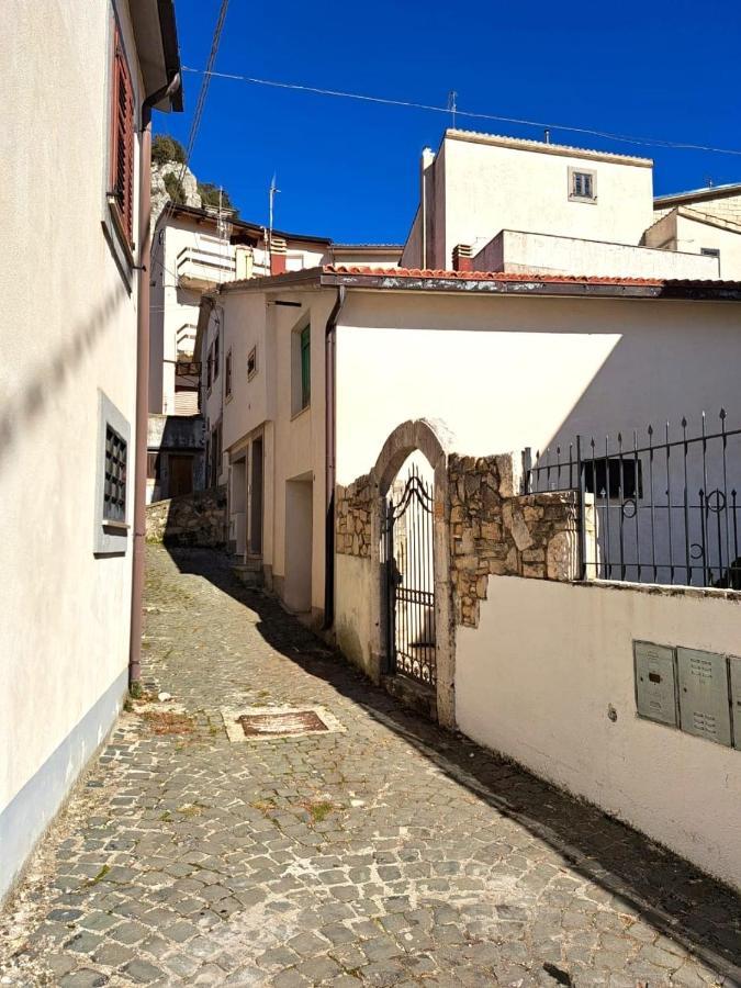 Casa Vacanze La Civita Castel Di Sangro Esterno foto